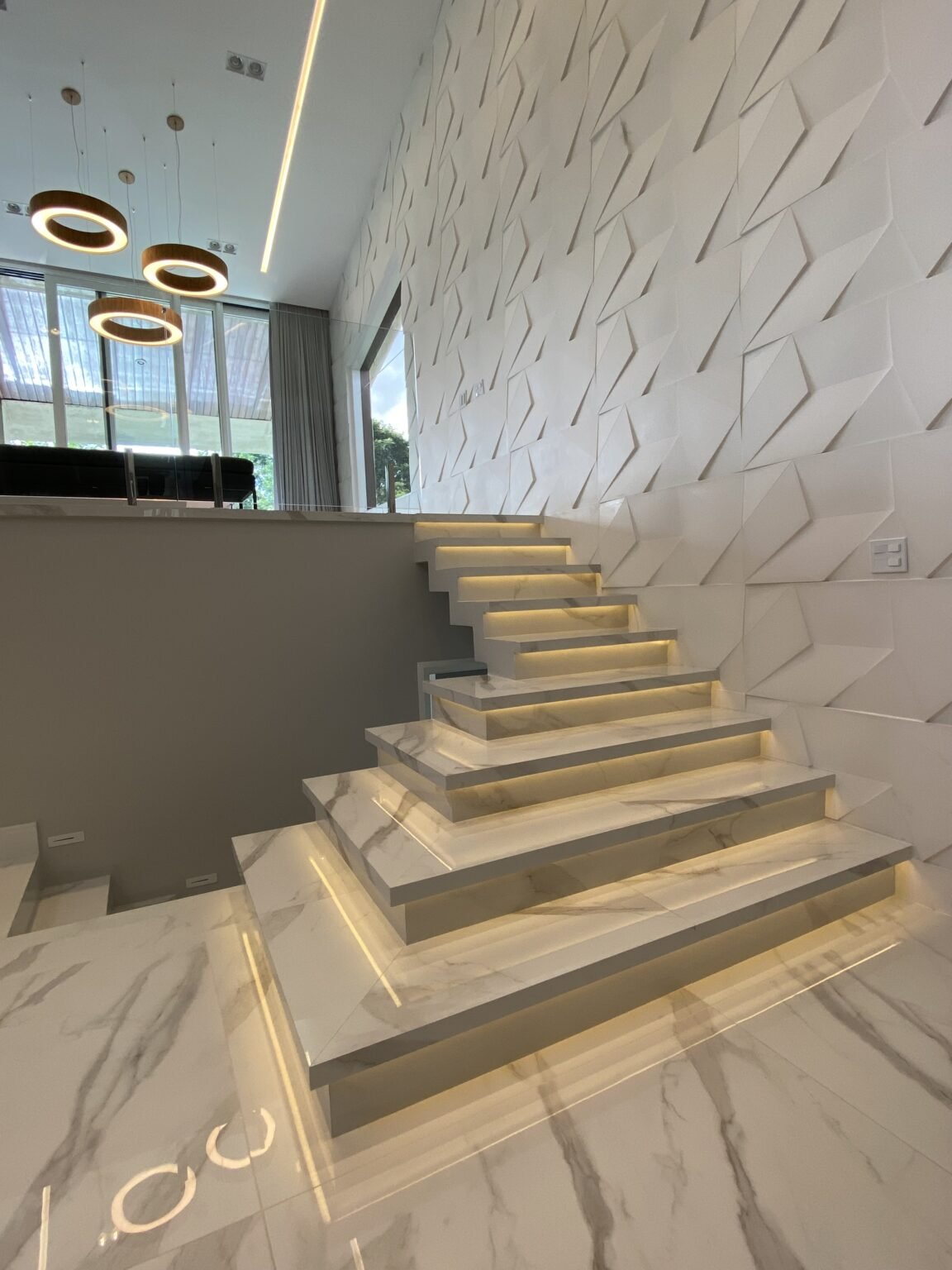 Escada em Porcelanato Esmaltado - Cefhas Marmoraria